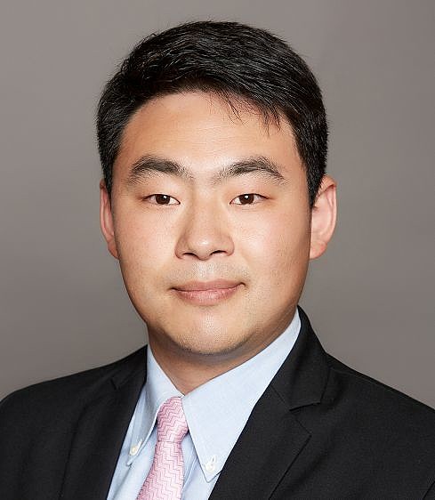 基金经理 杨栋2011年5月至今在富国基金管理有限公司工作,历任助理