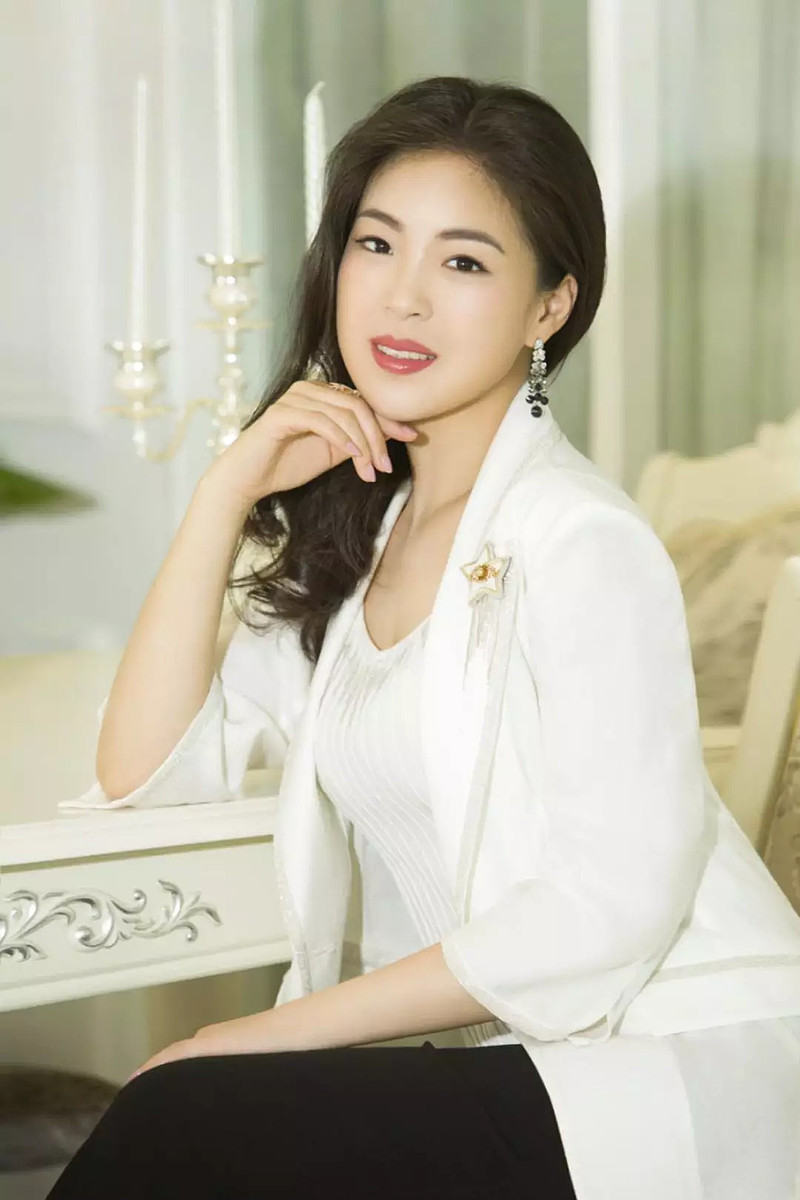 就是"似水般的女子",正如古人诗词中言说的那般,女人是水最灵动的呈