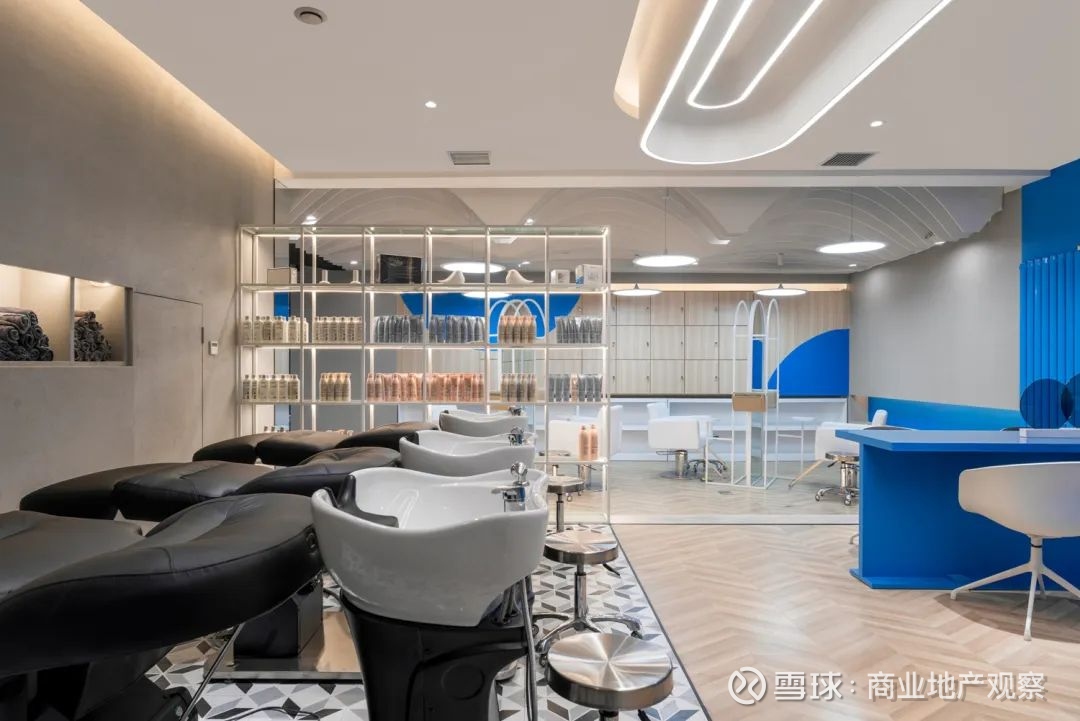 洗头区 洗头区用了沉浸式的体验方式,让顾客更放松的体验洗头给与的