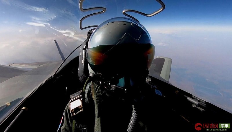 11:23:01来源:环球网3月10日,空军发布新年度飞行训练影像志《2020,奋
