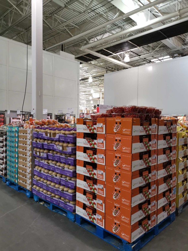 costco货架满满的