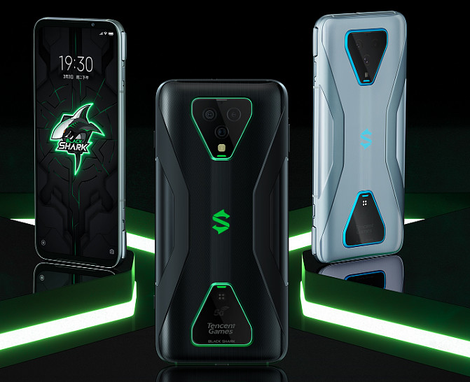 3,黑鲨游戏手机3系列,这个系列的手机在硬件配置上,售价上跟小米10