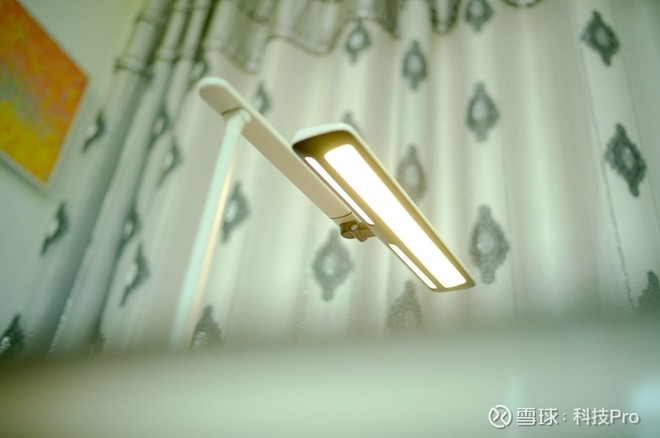 体验飞利浦轩泰LED护眼台灯：平衡新视界的力与美-锋巢网