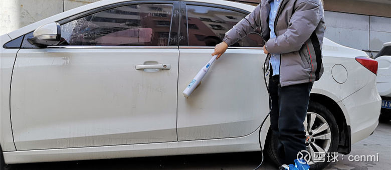 素洗便携洗车器 快亲自给你的爱车洗洗澡吧素洗洗车神器可以说打破了大家传统的洗车方法 将日常洗车 这一刚性的需求进行了很好的解决 它一袋水就能洗一辆车 非常的方便