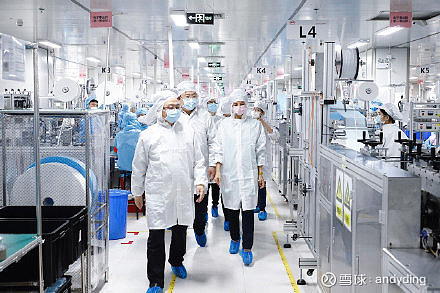 $比亚迪(sz002594)$ 意大利驻广州总领事在 比亚迪 生产 口罩 的工厂