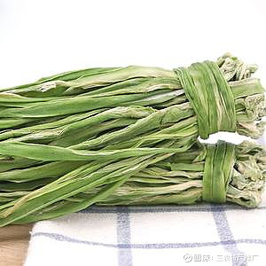 涡阳苔干涡阳苔干又名贡菜 响菜 山蜇 古时称之为 翡翠绿 虽然是干菜 但是一经清水泡发 就会变得 色泽翠绿 响脆有声 味甘鲜美