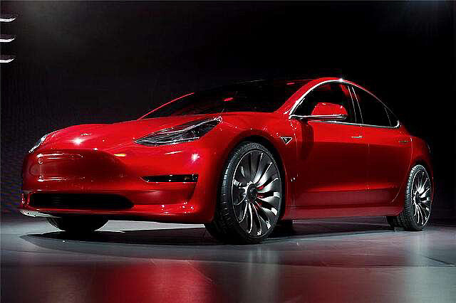 还是提问,作为汽配里黄金赛道的车灯,特斯拉的车灯业务会给谁做?