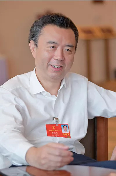 全国人大代表李曙光把六保作为六稳工作的着力点推动白酒产业输出国际