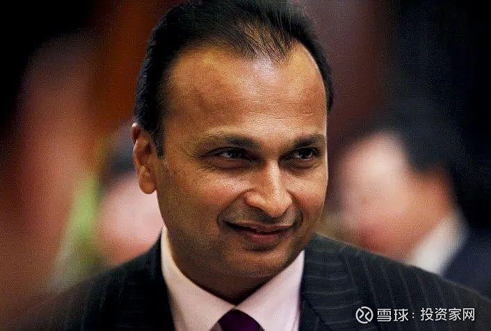 其父是信实集团创始人德鲁拜·安巴尼,于1958年创建信实日用品贸易