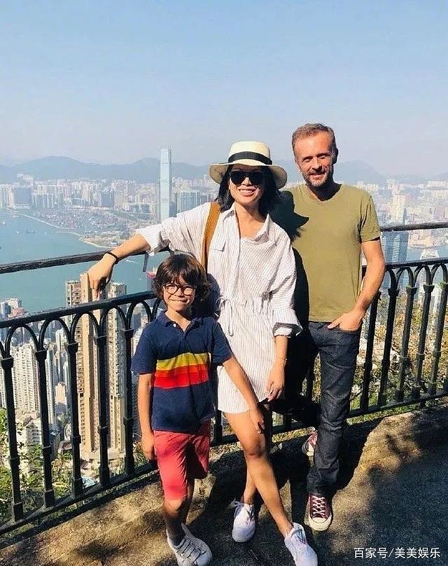 最丑超模逆袭嫁高富帅家里挂千万名画却被儿子嫌弃家里穷