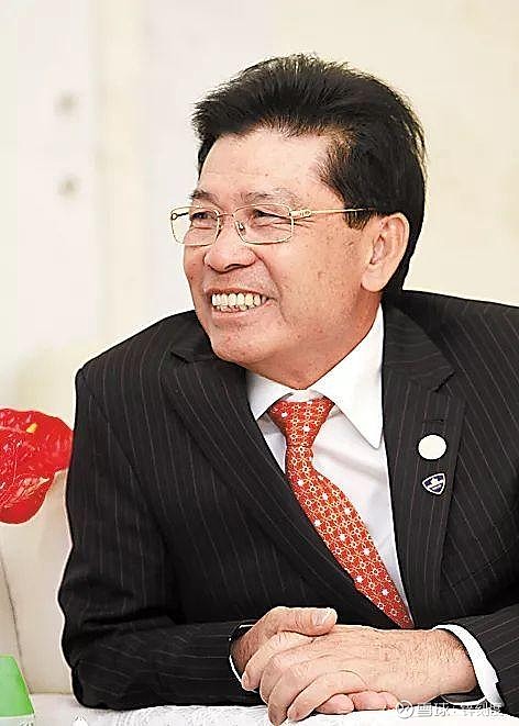 撰文/ 陈邓新编辑/ 许伟一夜之间,美的集团站到了聚光灯下.