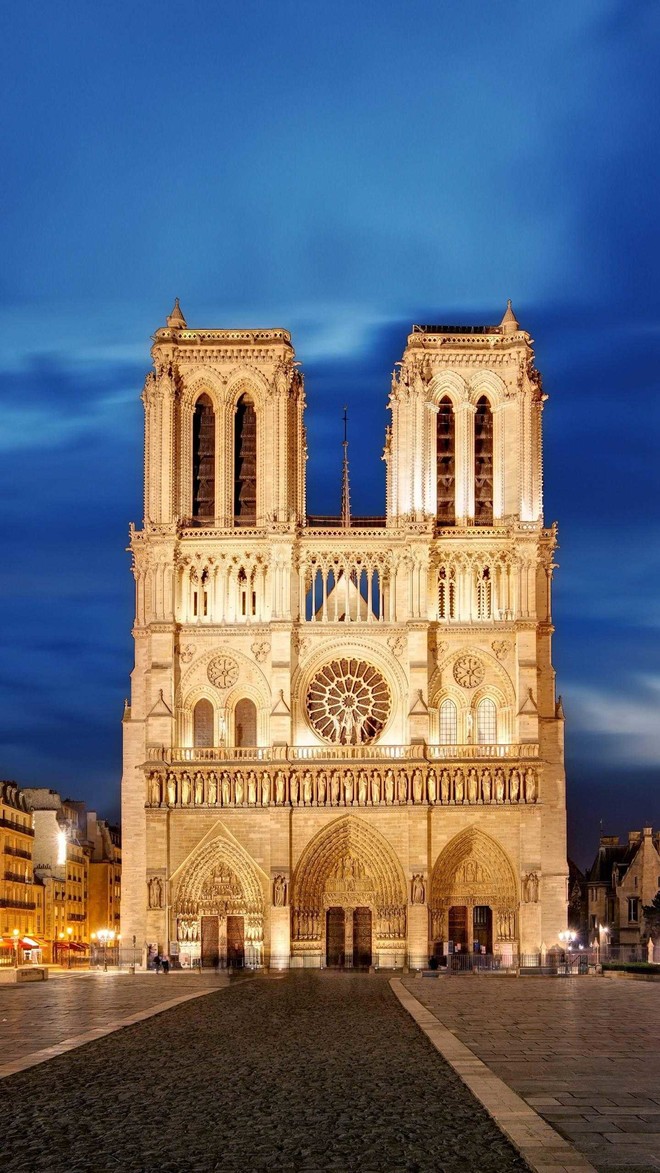 埃菲尔铁塔,《悲惨世界》里的巴黎圣母院,著名的枫丹白露宫,(八国联军