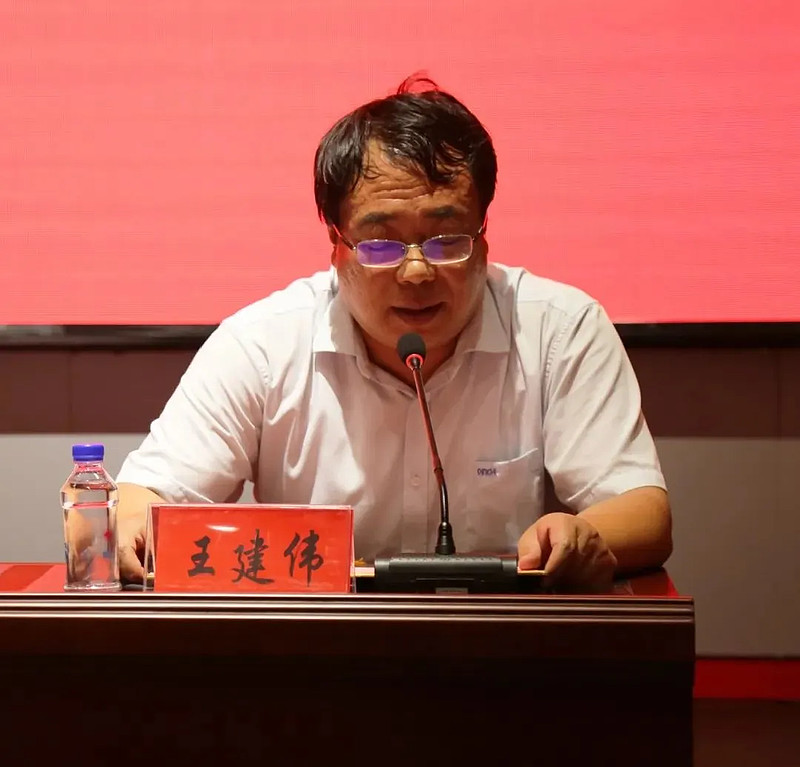 秦池酒业总经理王建伟对企业家俱乐部领导及会员的到来表示热烈的欢迎