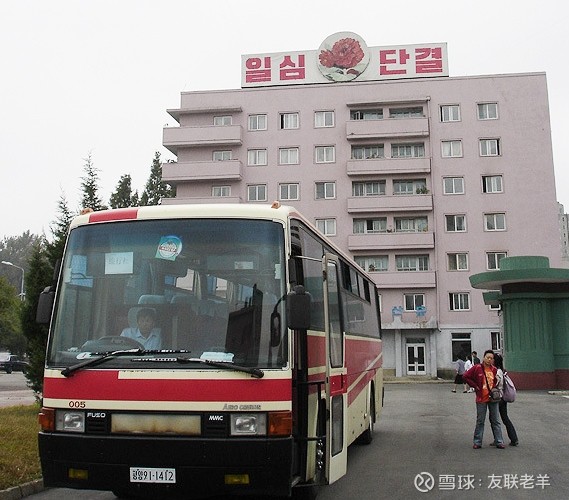 朝鲜的机场摆渡车,客车和自有品牌小汽车和平牌 - 雪球