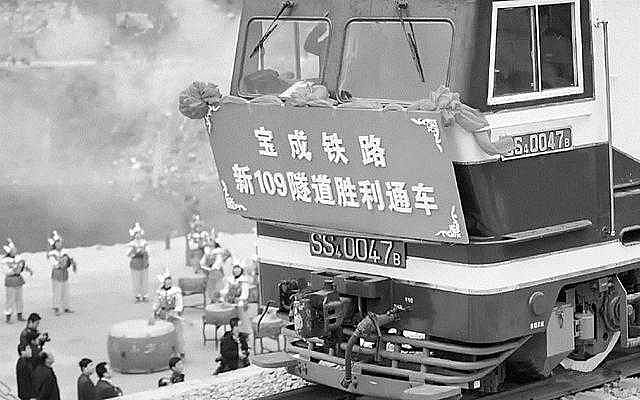 新中国第一条工程艰巨的铁路---宝成铁路 如今,越来越多的高速铁路陆续建成,然而和宝成铁路相比,在施工难度和技术智慧方面就显得黯然失色了。宝成 ...