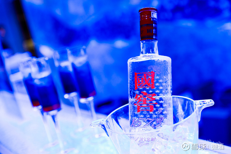 而今年,国窖1573·冰joys再次大胆创新,将"冰饮"形式暗合的"冰火之道"