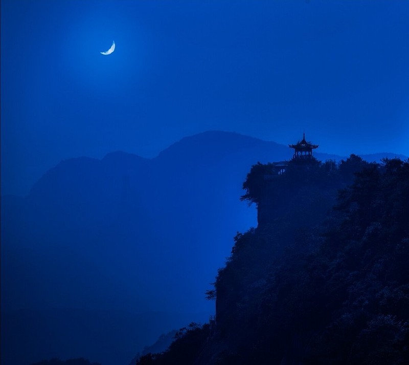 晓读云水静 夜吟山月高