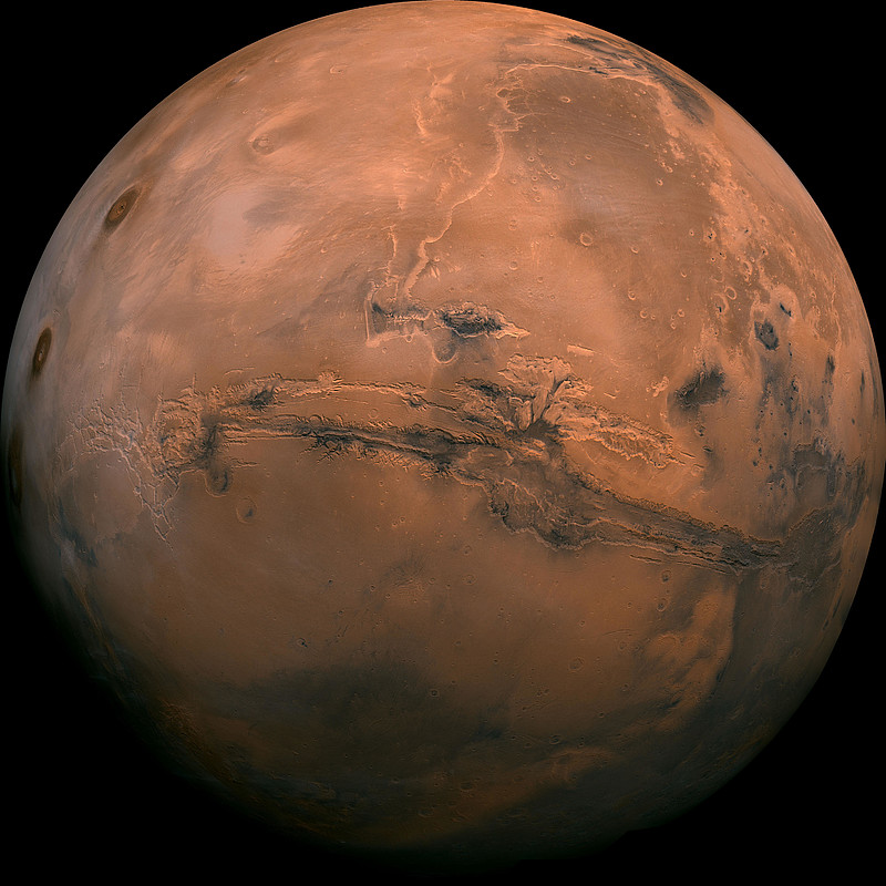 火星表面有一个巨大的疤不知道是不是宇宙中飞驰而