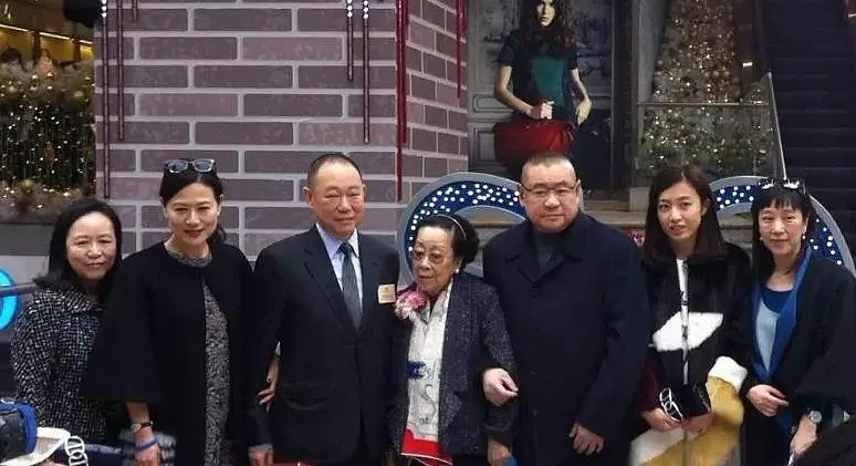 刘銮雄,刘銮鸿兄弟及家人对于晋江老板林荣滨来说,通过收购利福地产