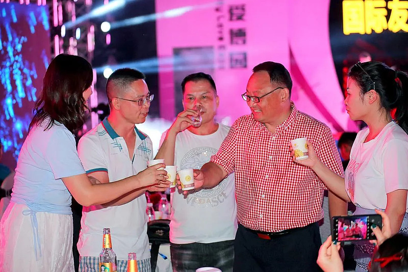 大梁酒庄不眠之夜国际友城音乐周点燃红白美酒激情
