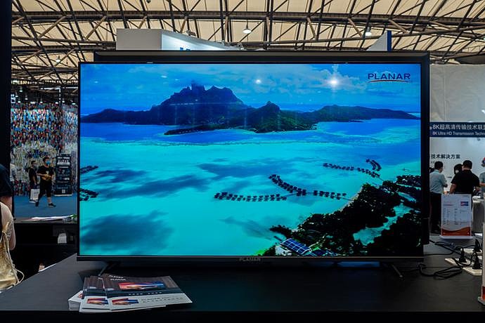 ude2020利亚德展示大尺寸microled大屏电视