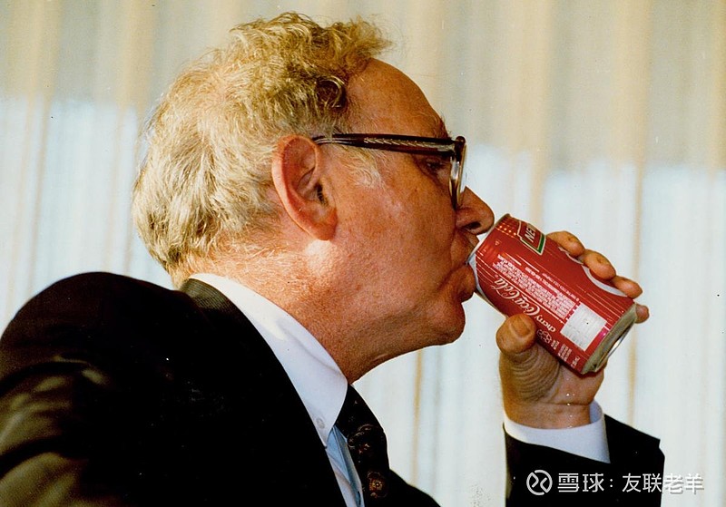 1992年巴菲特在第一国民银行大楼喝可乐