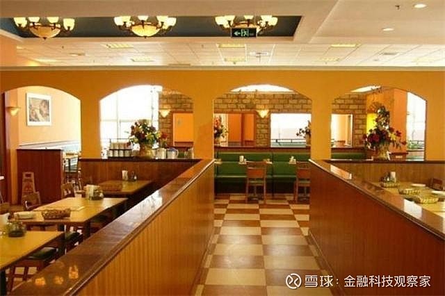 西餐界的 沙县小吃 九块钱的意大利面 17年来没涨过价西餐厅给人的印象很高级 当然人均消费也高 在普通餐厅吃一顿可能几百块 可去到西餐厅可能要花上千 不过 不是所有的西餐厅都