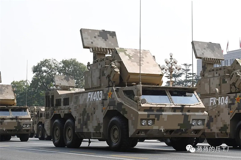 【神州军工】试训基地惊现红旗-17a轮式防空导弹连射,检验高海拔性能