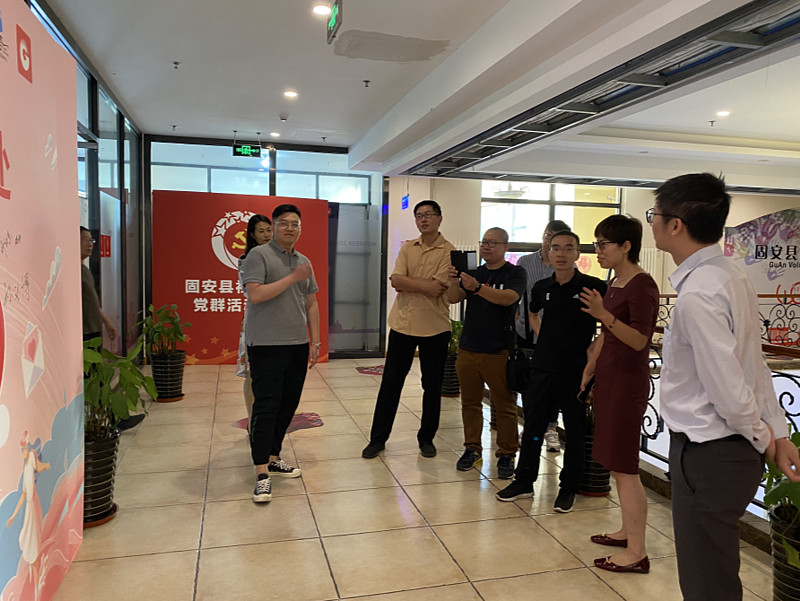 下午,回到北京,调研团和华夏幸福的董事会秘书林成红进行了面对面的