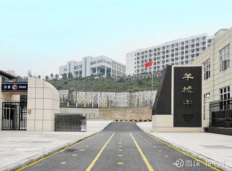 毕节织金县的平远新城是其中一个集中安置点,因配套学校没建好,异地