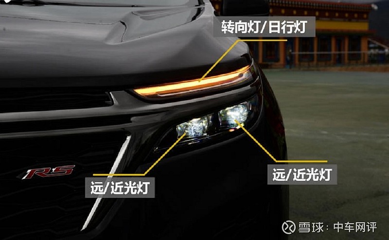 条将分体式头灯组分割成上下两部分,上方的led日行灯和转向灯造型狭长