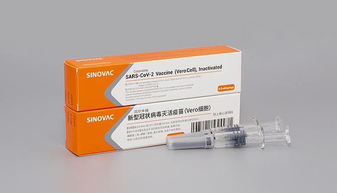 文章举例说,巴西的数据表明,中国科兴公司研制的克尔来福疫苗很可能是