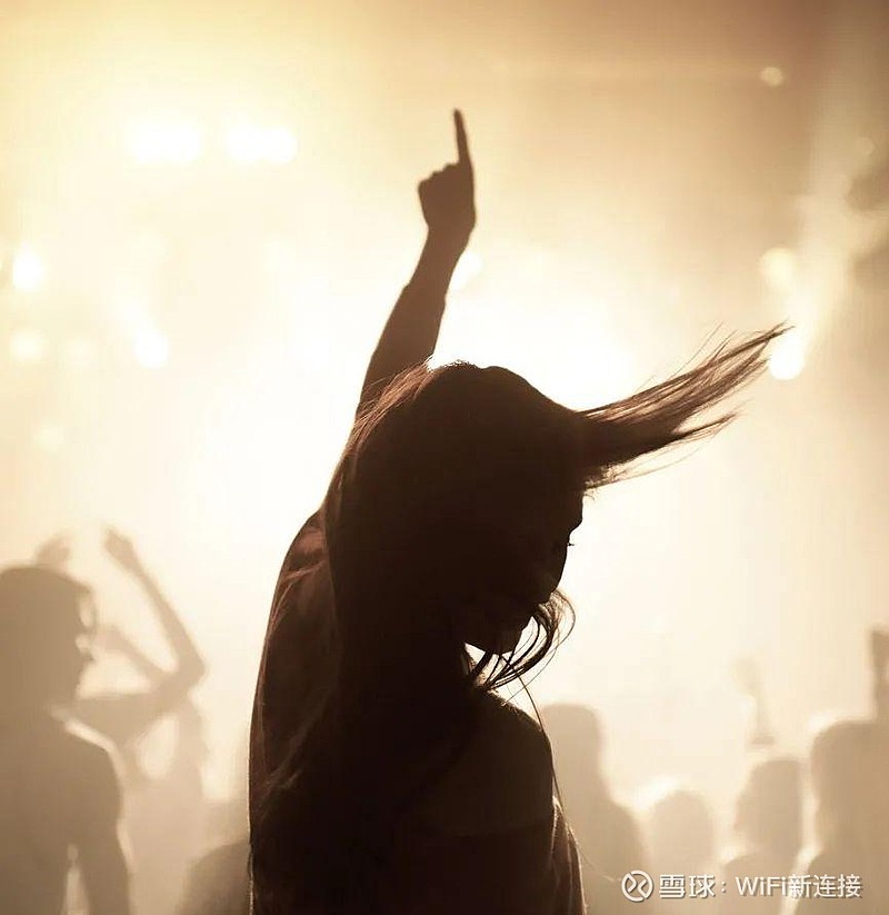 抖音递麦,高调少年出道 “为什么流浪远方?”“为了我梦中的橄榄树。”或许很少人知道,17岁的吴青峰第一次参加比赛时,选择了这首齐豫的《橄榄树 ...
