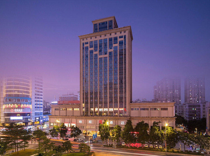东呈推进酒店行业数字化转型:广州怡程酒店成“云范本” 近年来智慧酒店概念炙手可热,以智能设备+住宿场景的酒店品牌如雨后春笋般涌现。然而市场上大 ...