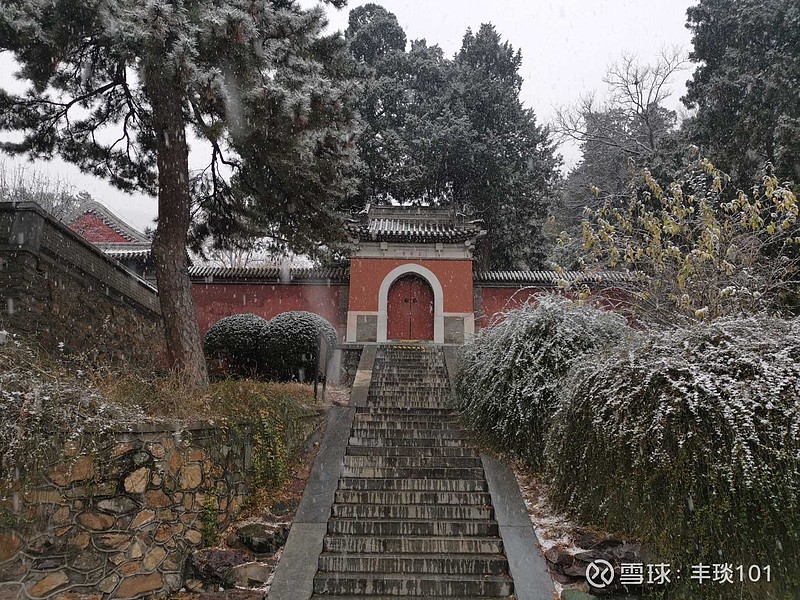 在香山开会，正值北京下雪，来一