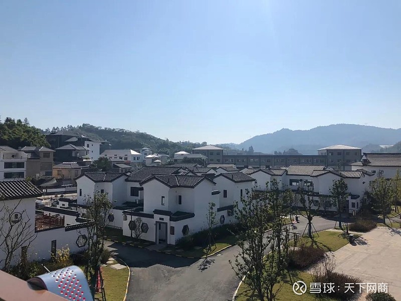 10月22日,寻乌中心正式迁入寻乌幸福小镇,200名客服小二,有了宽敞的