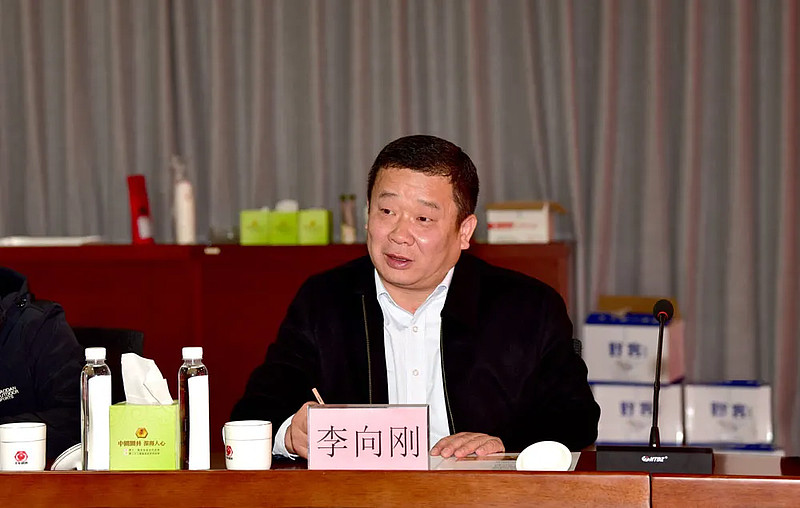 阿里巴巴零售通酒类行业总经理刘启智,产品中心北区总经理王晔,国井