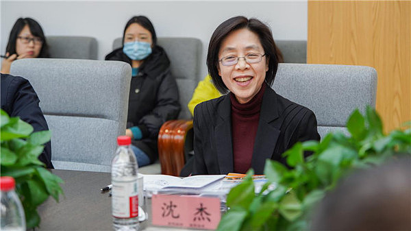 沈杰校长提出课题研究的六个导向,一是目标导向,目标导向路径要清晰