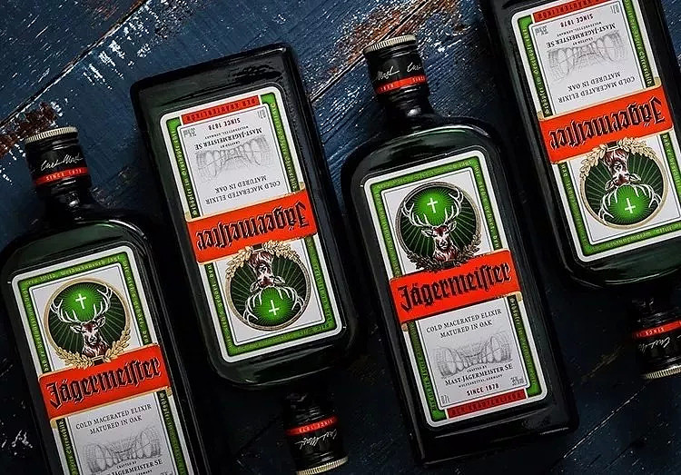 大v怒摔酒瓶走红的粉红野格是抄袭还是逆袭