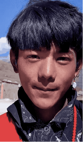 丁真直播首秀一小时点赞100w已成顶级网红