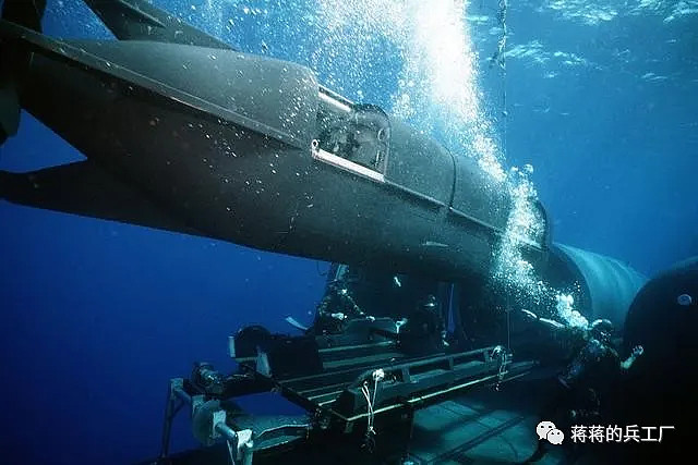 【神州军工】水下也可以打出租——浅谈我国海军蛙人运载器