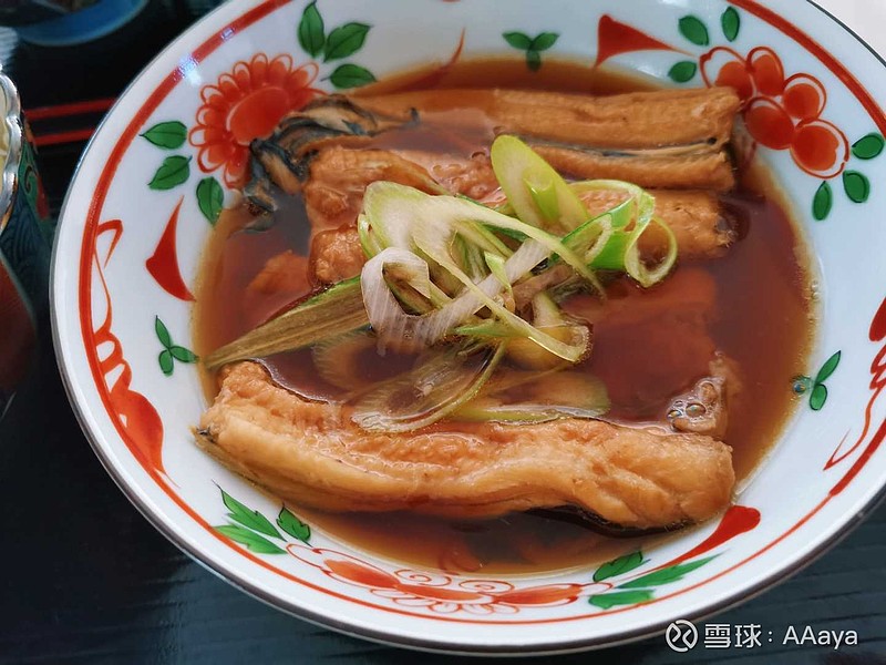 吃午饭了 主菜 煮穴子 去寿司店必点的入口即化的那种 不知道中文叫什么 和黄鳝鳗鱼一样 细细长长但是不油腻图2 輔菜 藕