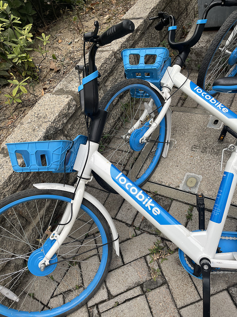 香港街头见到共享自行车 locobike