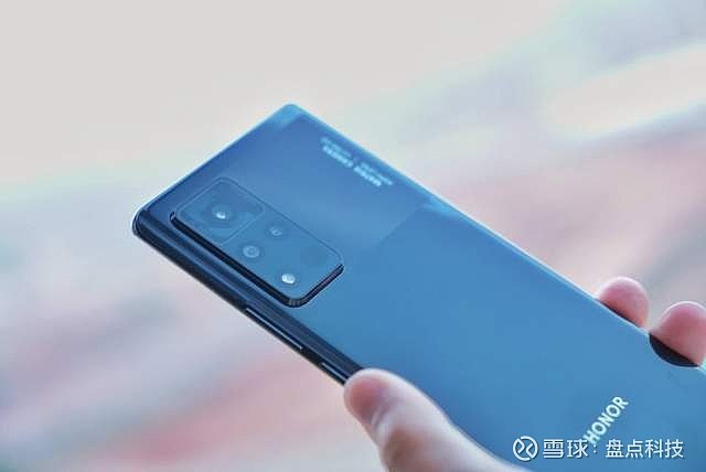 相机方面,荣耀v40配备了一颗旗舰主摄,采用1/1.