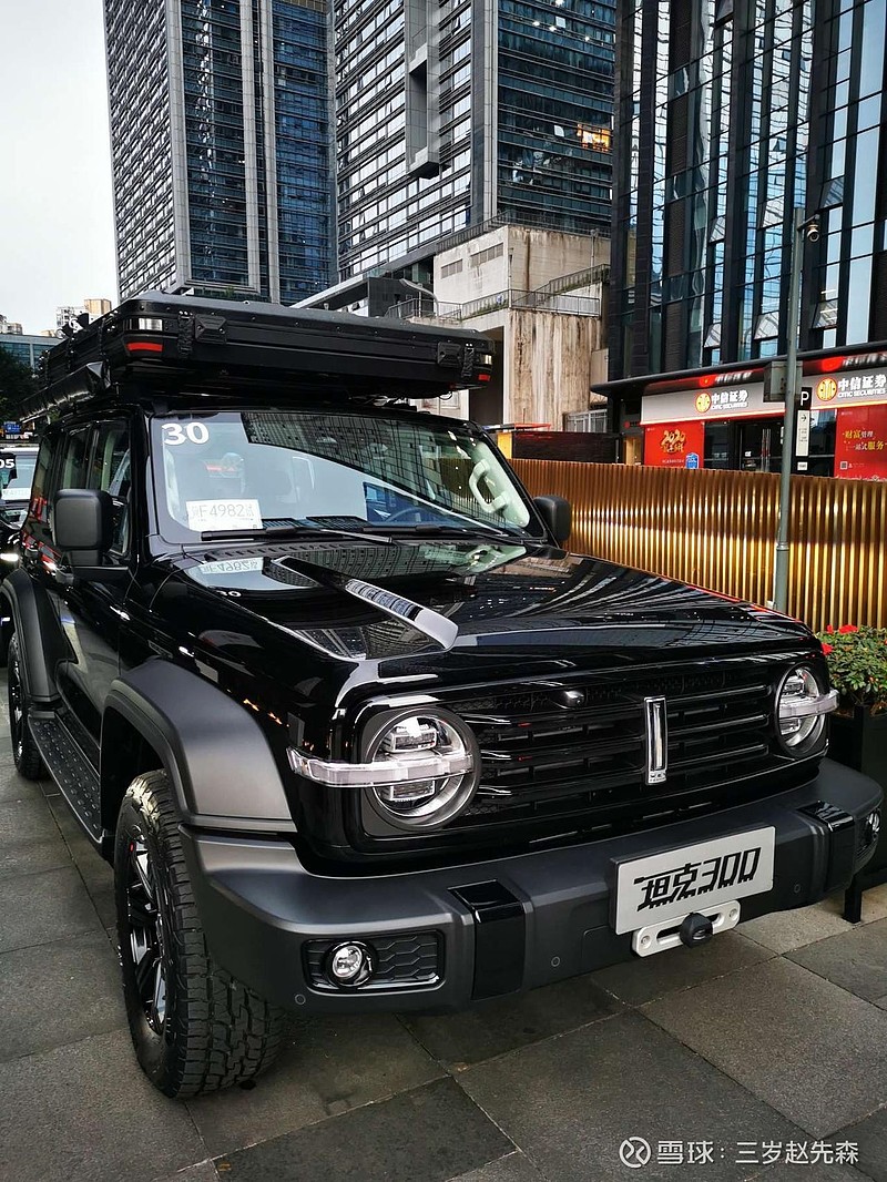 背景坦克300是长城汽车基于"坦克·wey"平台打造,是一款基于非承载式