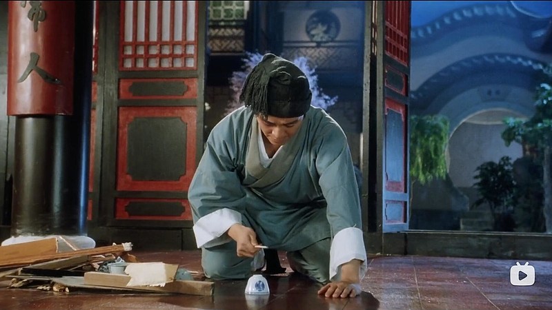 谁知那牛头熊,他蛮横不留情面,勾结基金目无天,喝酒吃药夺我钱.