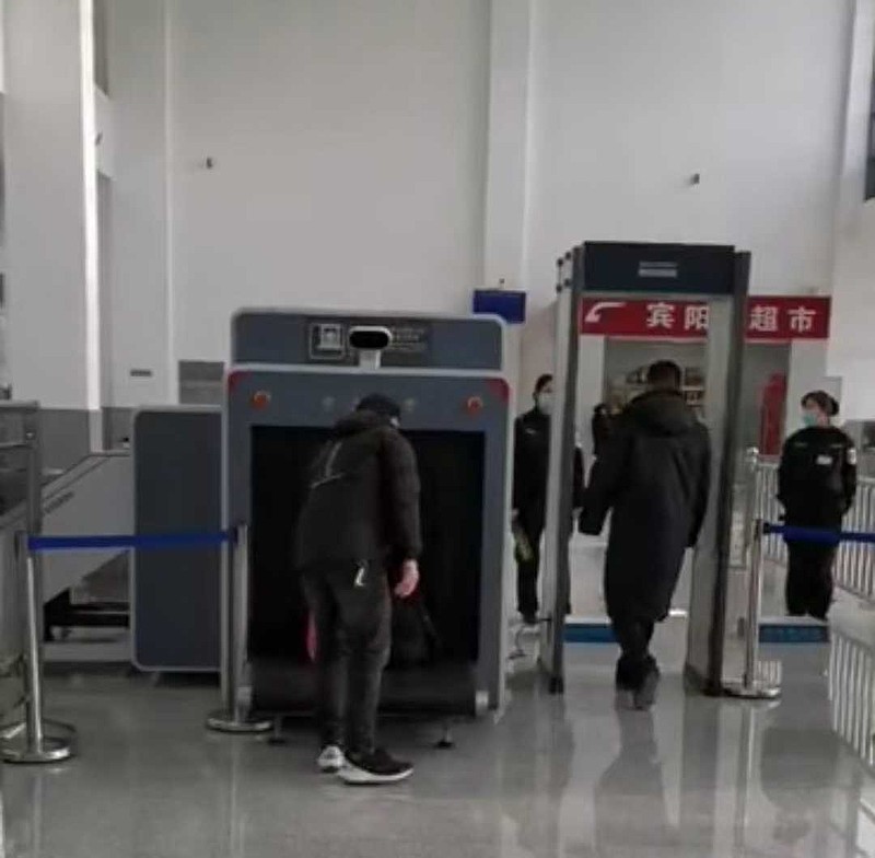 中国铁路首批人工智能安检仪启用