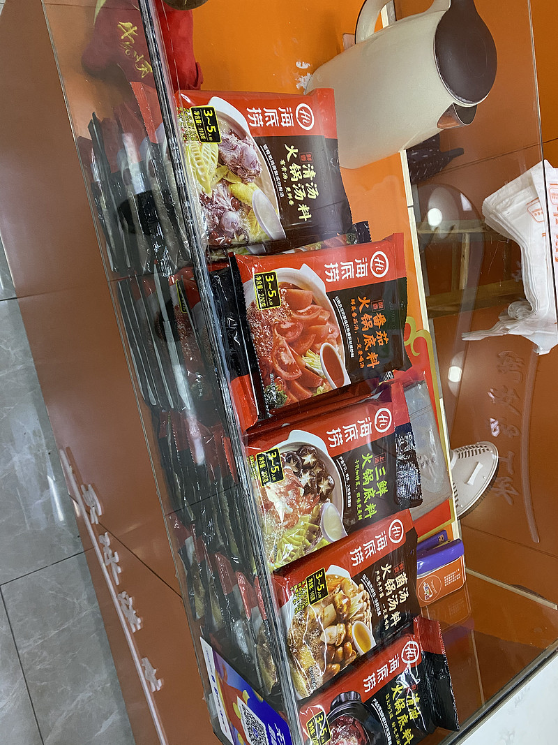 $颐海国际(01579)$ 小区门口新开零售店,这款产品柜台展示 - 雪球