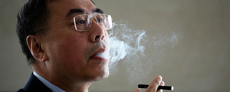 他有一个响亮的名号:电子烟发明人.
