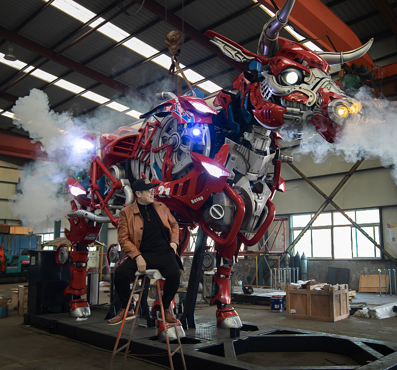 肖迪金色巨牛登陆央视春晚为中国机械装置艺术播撒种子